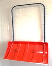 Скрепер на колесиках (цветной) 790*450