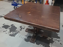 Стол 900*900 (массив сосны) цвет коричневый